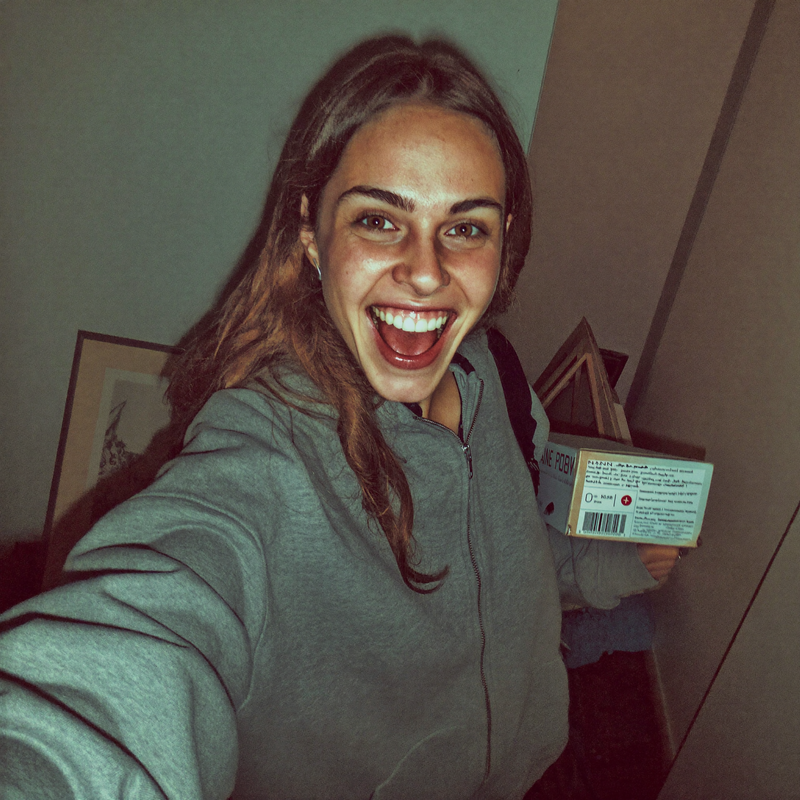 Kundin Selfie mit Paket